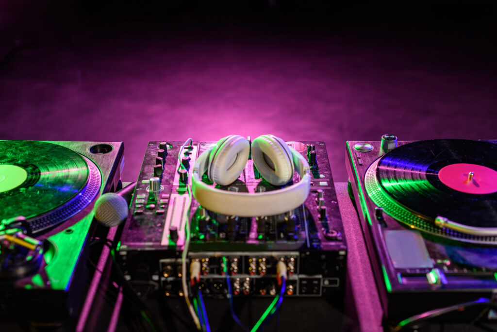 How To Throw the Ultimate Silent Disco Party enalysis